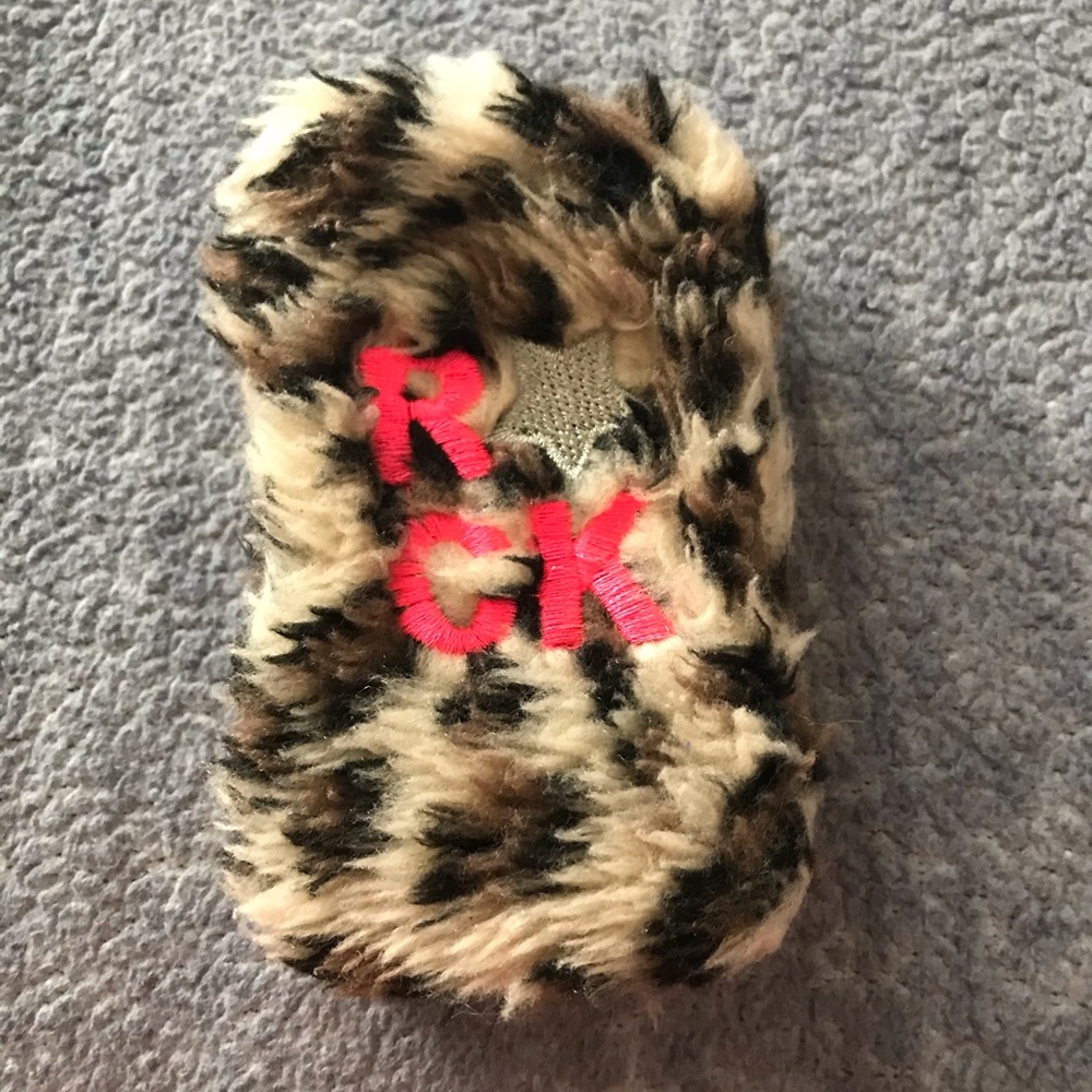 Furry cheetah/ leopard printed cellphone socket